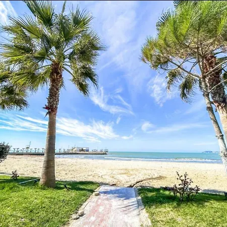 Qerret Beachfront Lejlighed