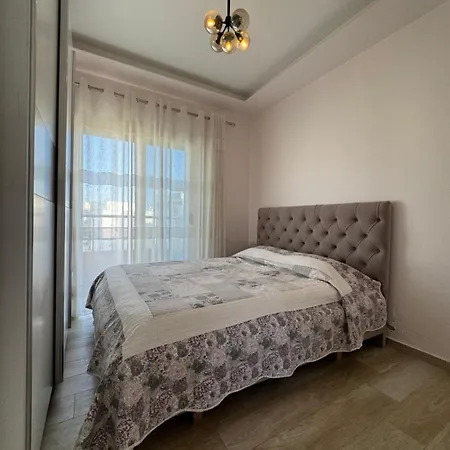 Qerret Beachfront Lejlighed