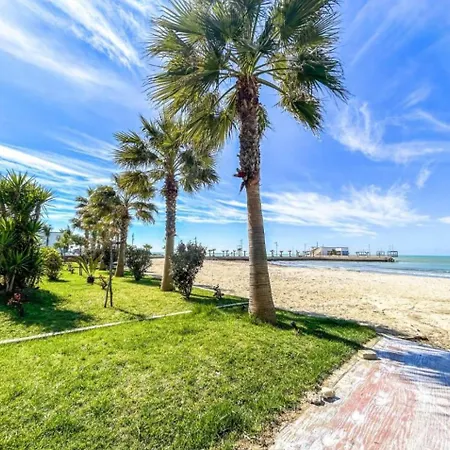 Qerret Beachfront Lejlighed