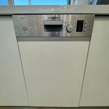 Qerret Beachfront Golem (Tirana)