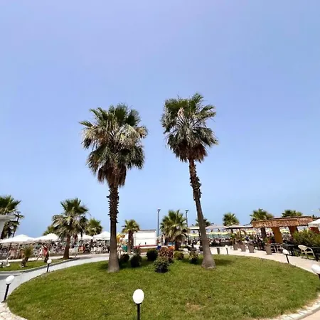 Qerret Beachfront Lejlighed