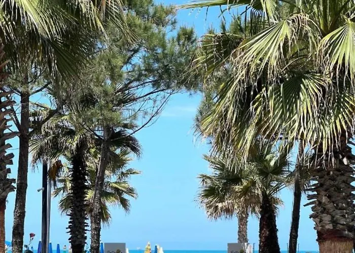 Qerret Beachfront Golem (Tirana)