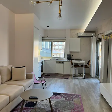 Qerret Beachfront Apartment *