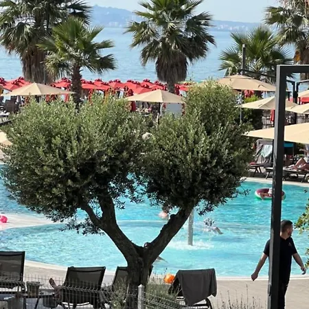 Apartment Qerret Beachfront *