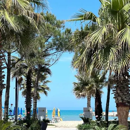 Qerret Beachfront Golem (Tirana)