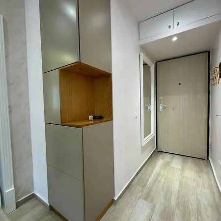 Qerret Beachfront 公寓 *